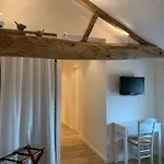 Bed & Breakfast Clos De La Court D'aron