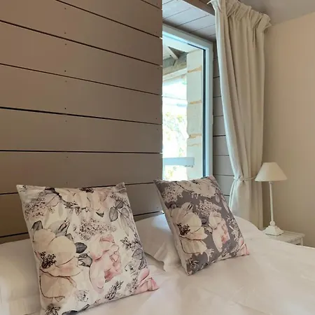Clos De La Court D'aron Bed & Breakfast