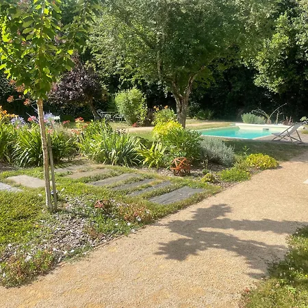 Clos De La Court D'aron 3*