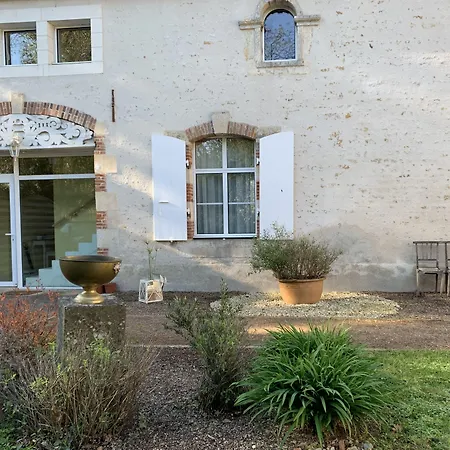 Bed & Breakfast Clos De La Court D'aron