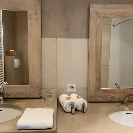 Clos De La Court D'aron Bed & Breakfast