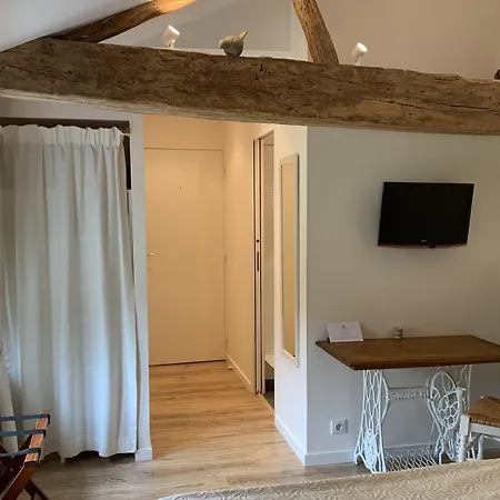 Clos De La Court D'aron Bed & Breakfast
